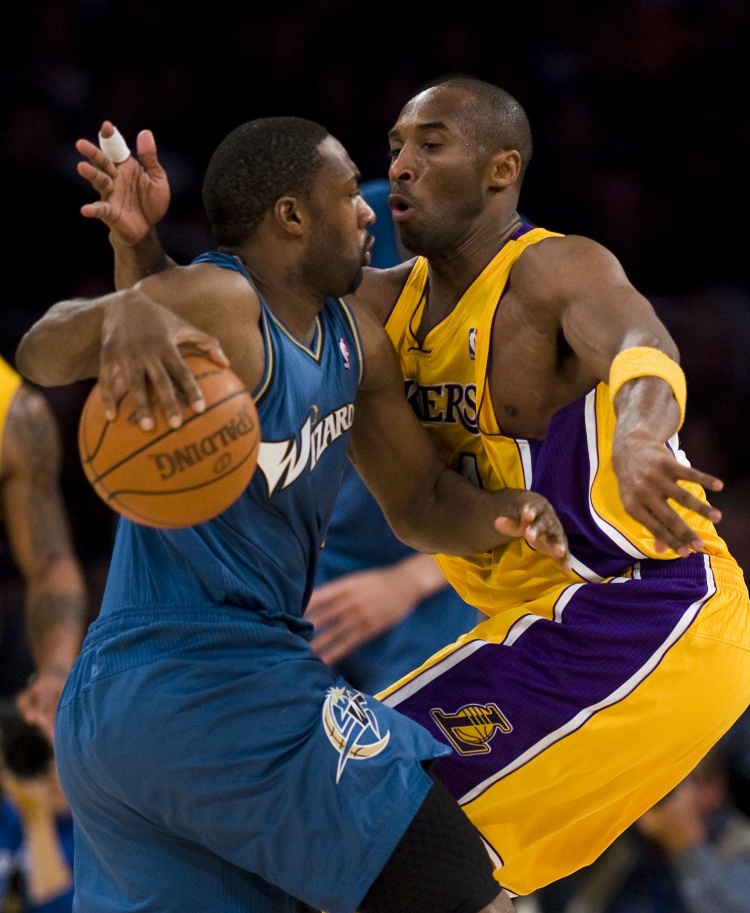 阿里纳斯：我跟队友说把球都给我 只要我场均48分我们就能82胜0负